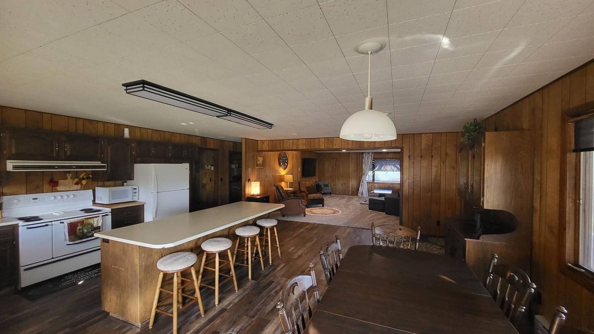 Heise House | Sleeps 14+ spacious home overlooking Heise.