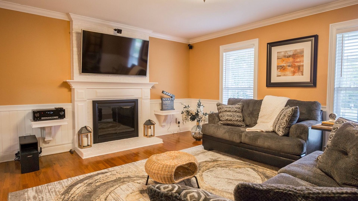 Charlotte House | Sleeps 15, Entire Home, Deep Discounts for Longer Stays