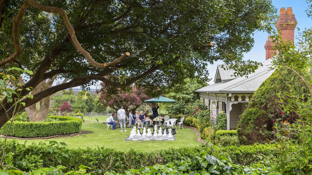 Bunyip House | SLEEPS 16.