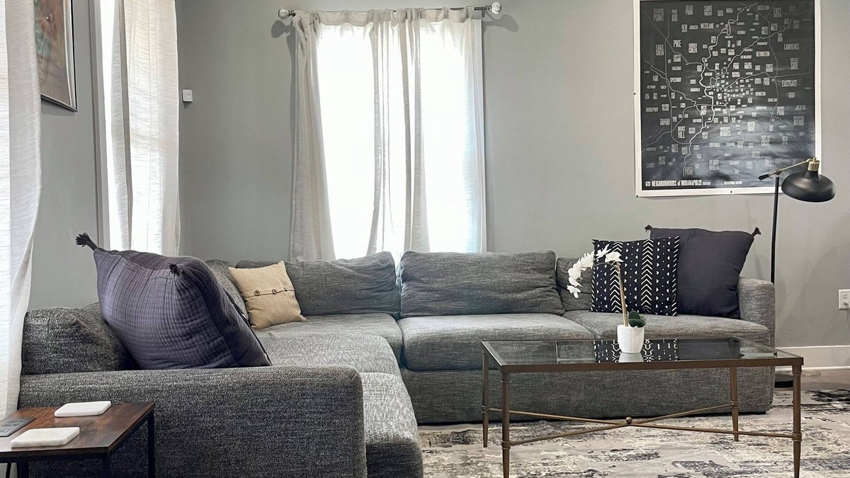 Near Eastside House | Sleeps 16 - Spacious - King Beds - Kid Friendly - Walkable
