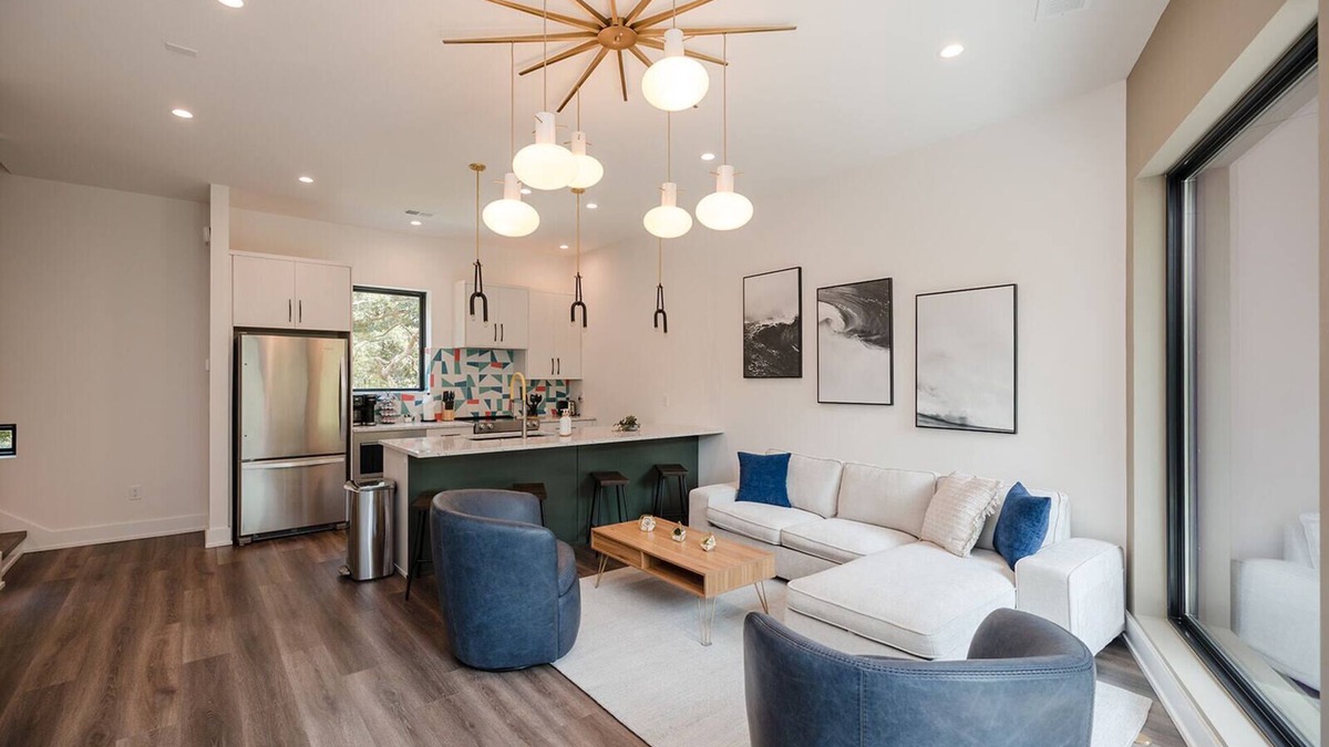 Wilmington House | Sleeps 16! TWO Rooftops + TWO Brand New Adjoined Townhomes in Central Wilmington! Multi Unit