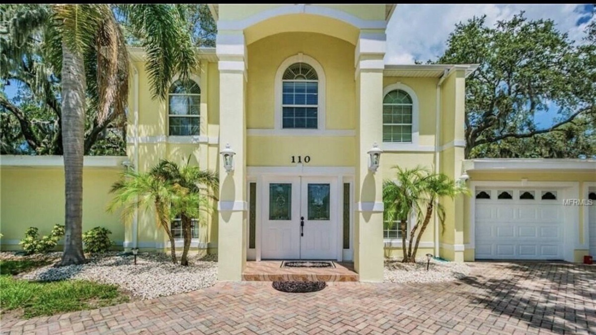 Harbor Bluffs House | Sleeps 16 with Hot Tub & Game Room located near IRB & Clearwater Beach!