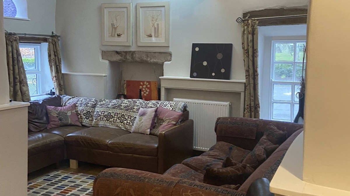 Peak District National Park House | Sleeps 19 . Ideal for families stags & hens.7 en-suite bedrooms . Large lounge