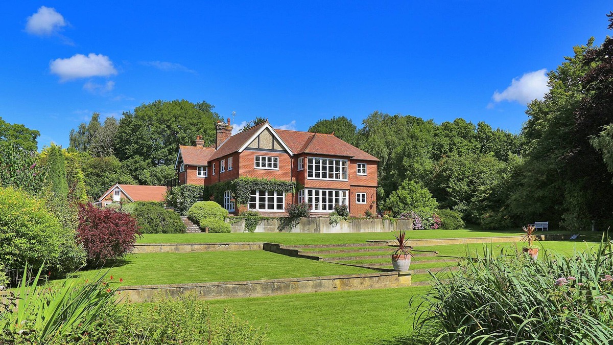 Cowbeech Villa | Sleeps 20 - Beautiful Country House with Hot Tub