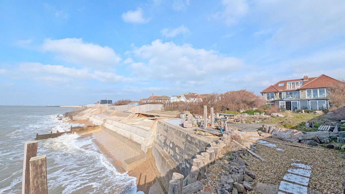 Selsey Cottage | Sleeps 20 guests in 10 bedrooms