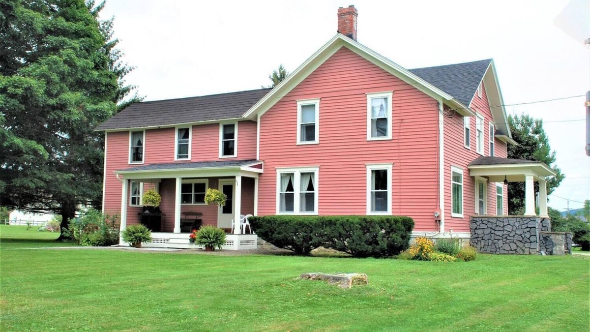 Cooperstown House | Sleeps 20! Spacious! spotless! Just 1 minute to CDP, Near restaurants and shops!