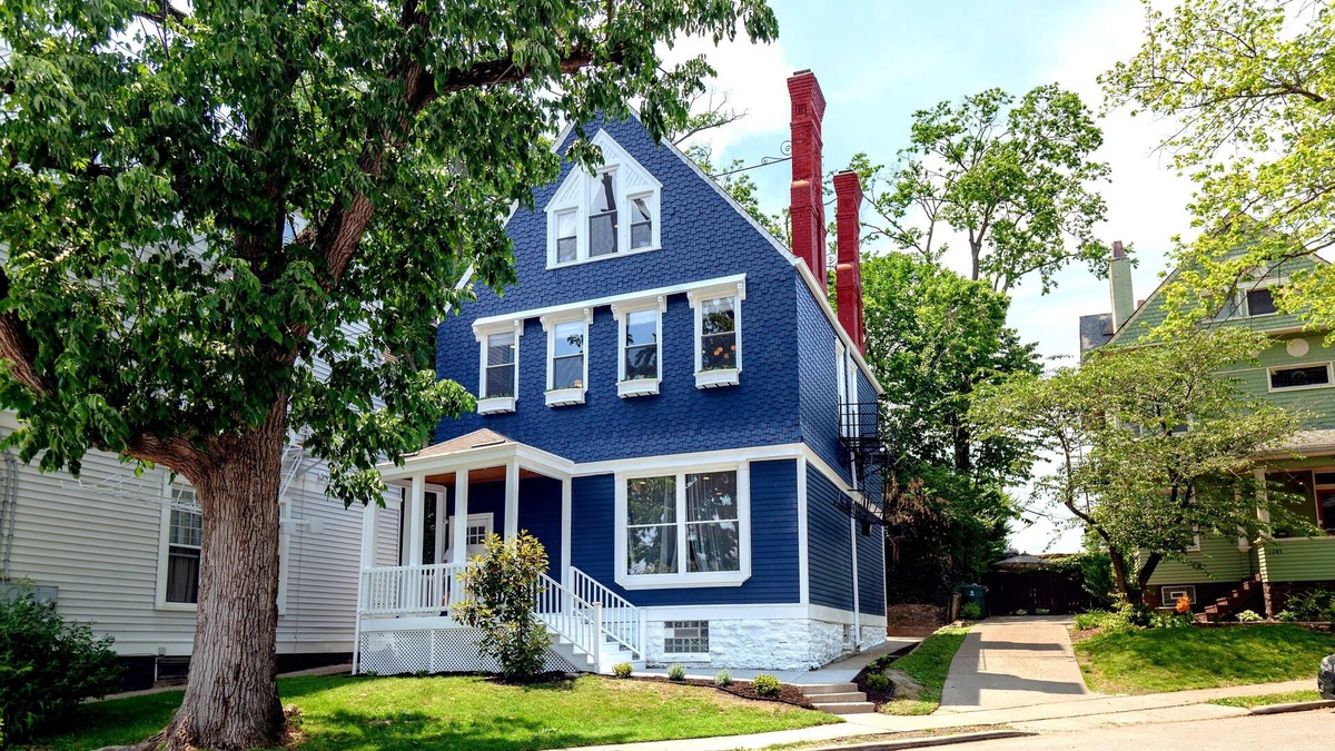 Walnut Hills House | (Sleeps 22) Renovated House 5 Minutes to Downtown