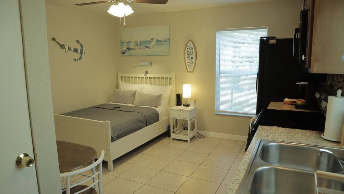 Lakeland Apartment | Sleeps 3.Coastal Beach Theme Studio right off I-4, close to Downtown Lakeland.