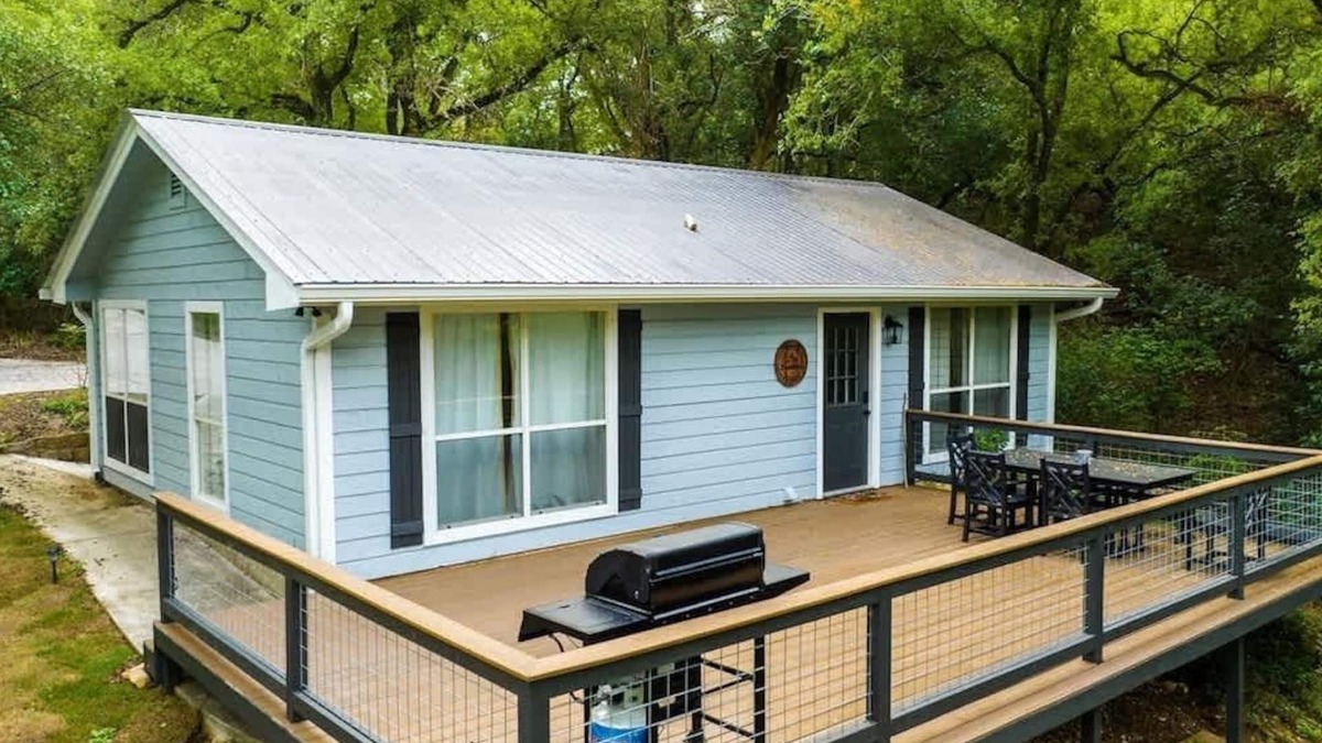 Kyle House | Sleeps 30 | 5 Houses | Pet Friendly | Fire Pit