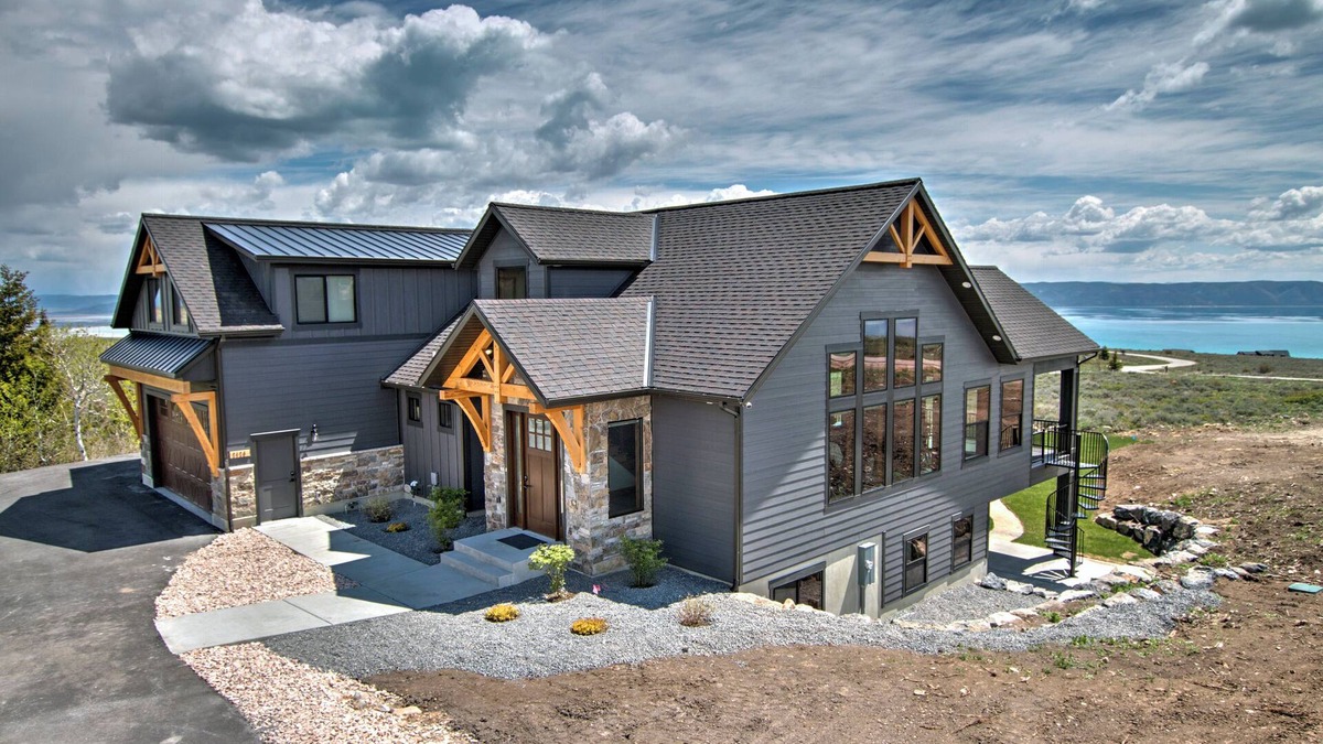 Fish Haven House | Sleeps 32 people (32 max), Parking for up to 10 vehicles, 7 bedrooms, 5.5 bathrooms, 3 levels, 5,.