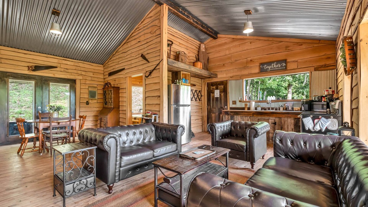 Lynx Cabin | Sleeps 4| Private Bathroom | Stunning Views