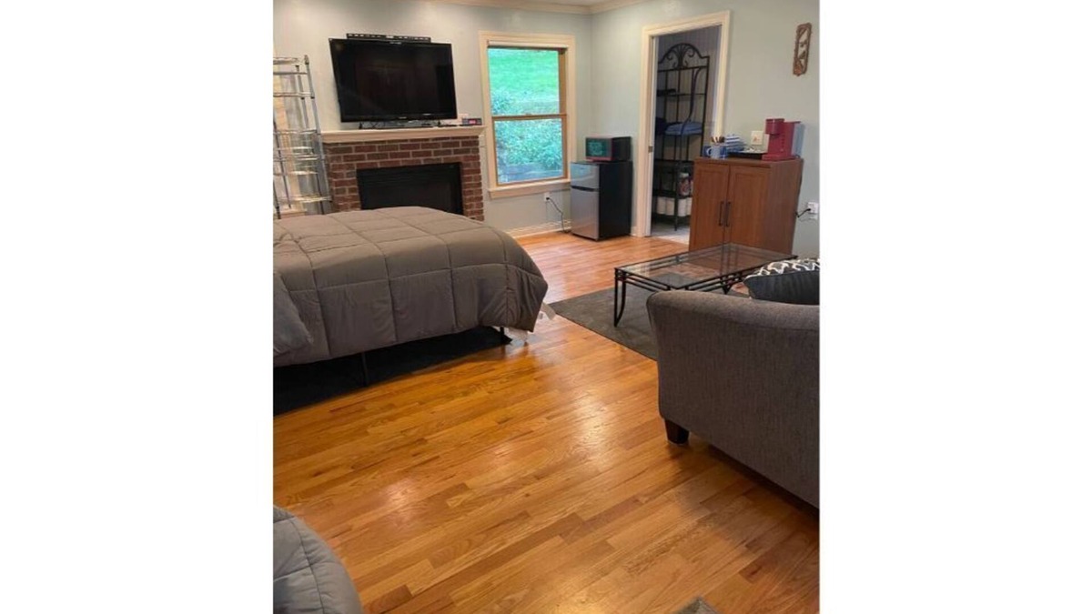 South Central Omaha House | Sleeps 4 Studio Heart of Omaha - Ralston Arena