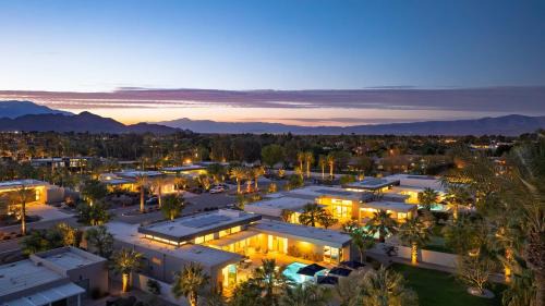 La Quinta House | Sleeps 40 3 Luxe Villas next to Empire Polo Club Putting Green Pickleball