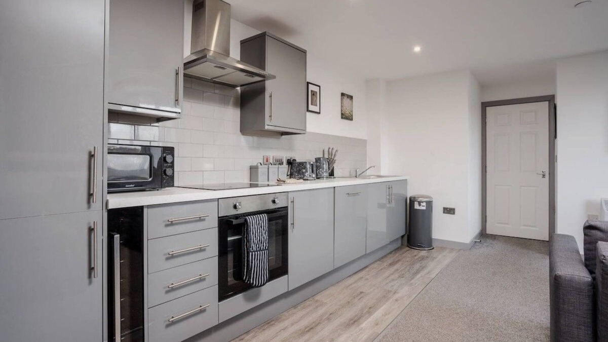 Yeadon Apartment | Sleeps 5 l Travelers l Business