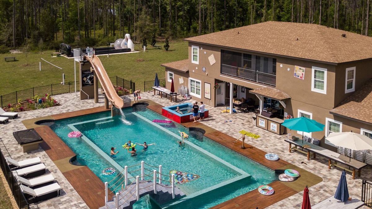 Groveland House | Sleeps 54 - "Never BORED" Game Themed House 2.0 - The Great Escape Parkside