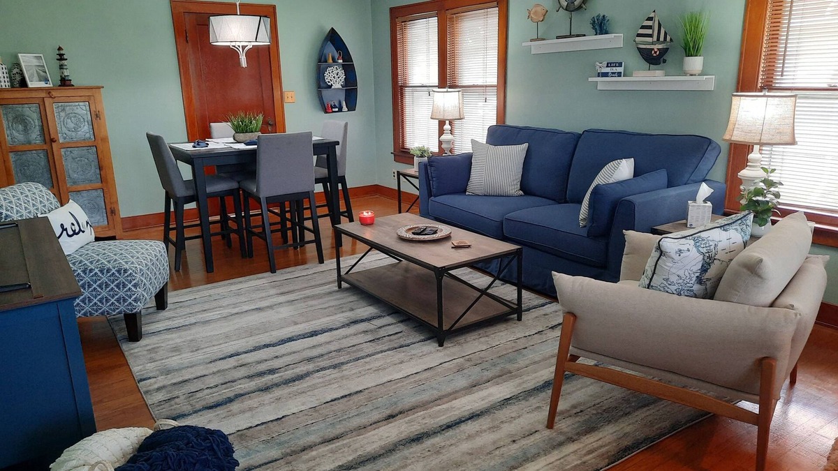 Port Clinton House | Sleeps 6, + 2 in Basement, Super Clean, Long Driveway, Fenced Yard w/Fire Pit