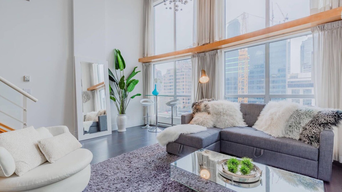 Downtown Vancouver Apartment | Sleeps 6/Beautiful Loft in DT Vancouver