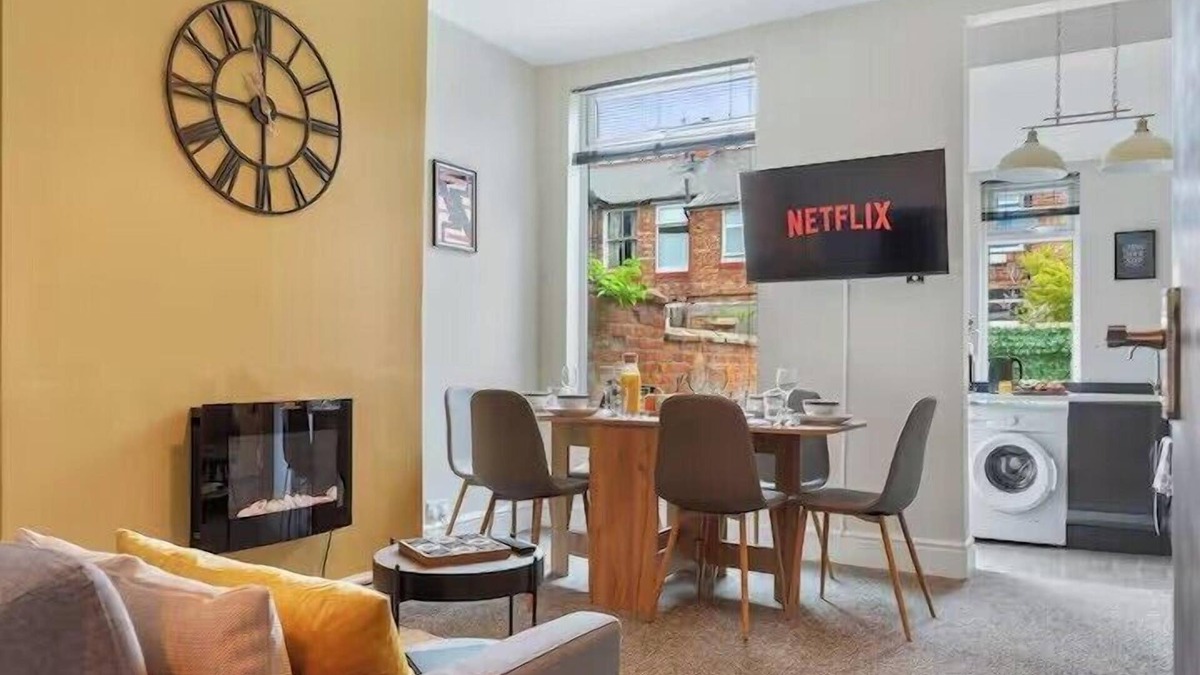 Manchester House | Sleeps 6 - Fast Wifi - Parking