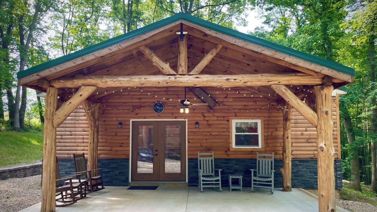 Blissfield Cabin | Sleeps 6, forested seclusion, wildlife galore!
