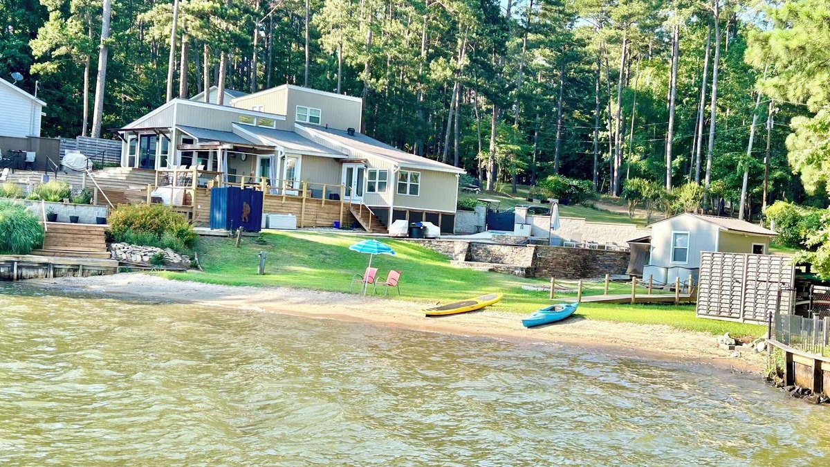 Milledgeville House | Sleeps 6, Inground Pool, Amazing Views + More!