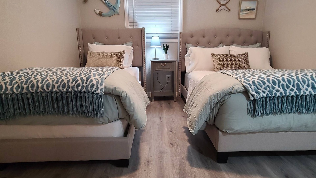East Tampa House | Sleeps 6+. Middle Ybor Coastal Style Home Living!