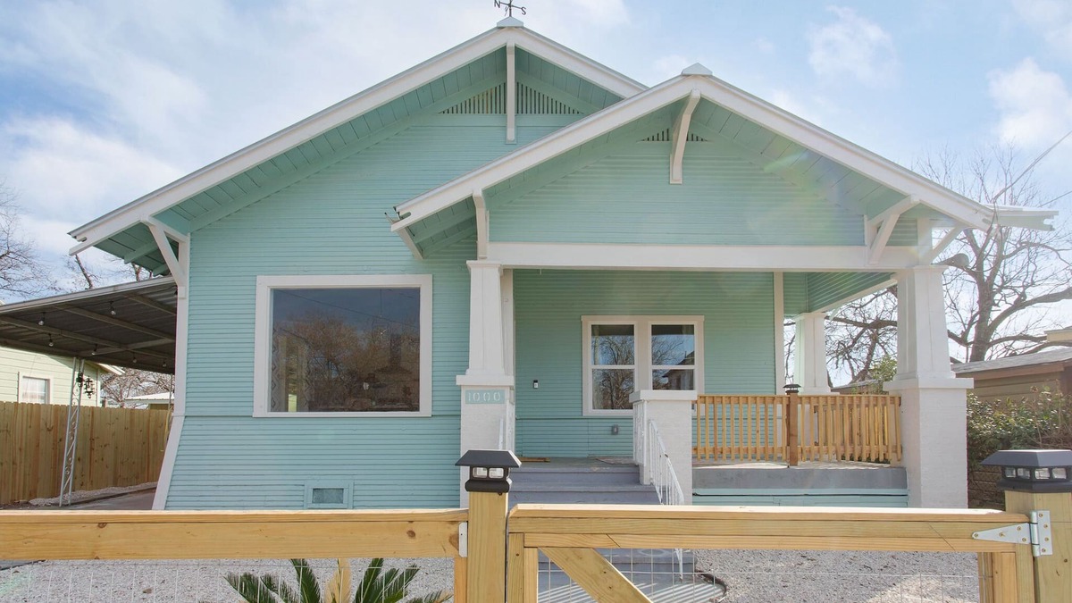 Near East Side House | Sleeps 6 Walk to Alamodome Cowboy Pool