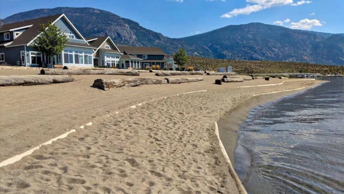 Okanagan-Similkameen Cottage | Sleeps 8 | Close to pool | Boat Slip Included!