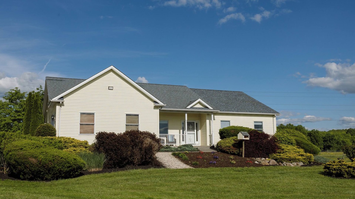 Greenville Cabin | Sleeps 8, country stay, peaceful, pond