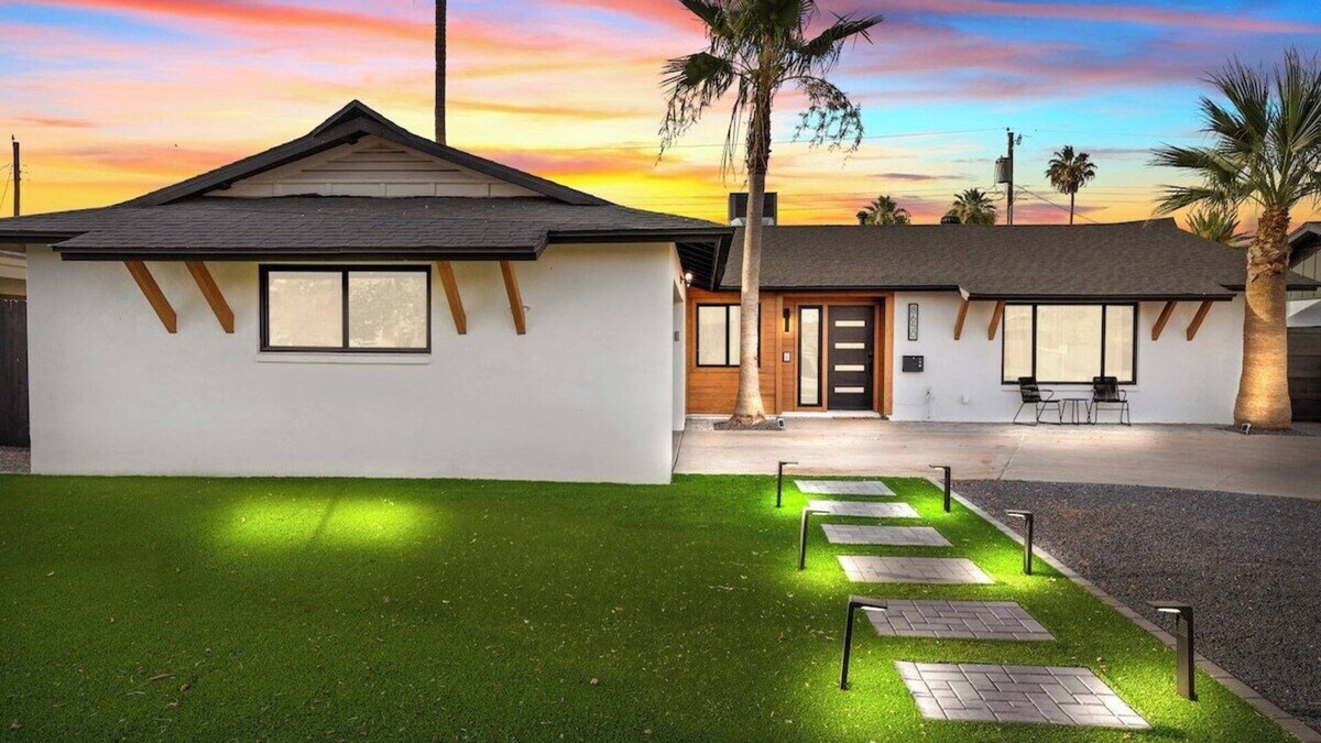 South Scottsdale House | Sleeps 8, Modern Luxury, Near Old Town with Pool!