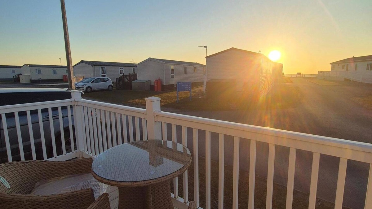Morecambe Cabin | Sleeps 8-sea View-pets-pool-parking