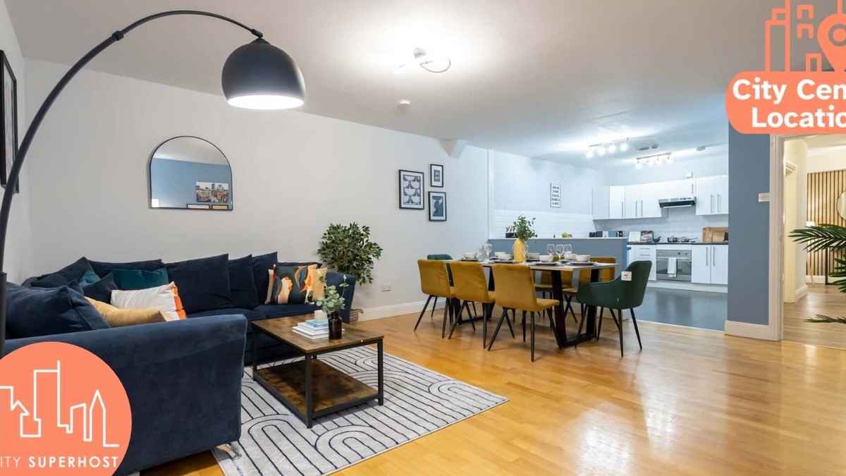 Manchester City Centre Apartment | Sleeps 9 Canal Street Apartment by City SuperHost