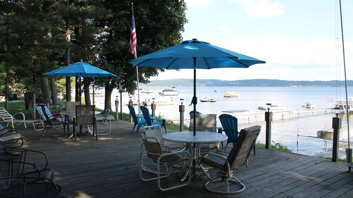 Bear Lake Cottage | Sleeps Up To 10 People! Directly On The Pristine Sandy Bottom All Sports Lake!
