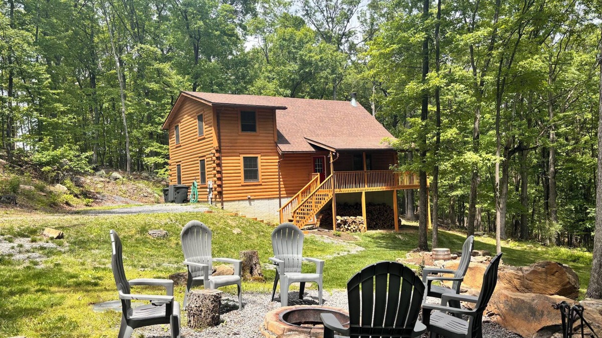 Berkeley Springs Cabin | Sleepy Creek Cabin-High Speed Internet, Firepit, Screened in Porch