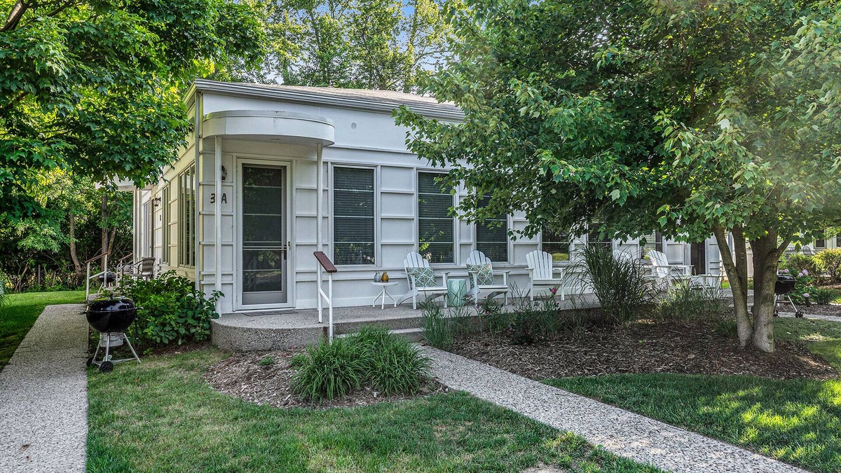 South Haven Cottage | Sleepy Hollow Beach Resort Cottage 3C
