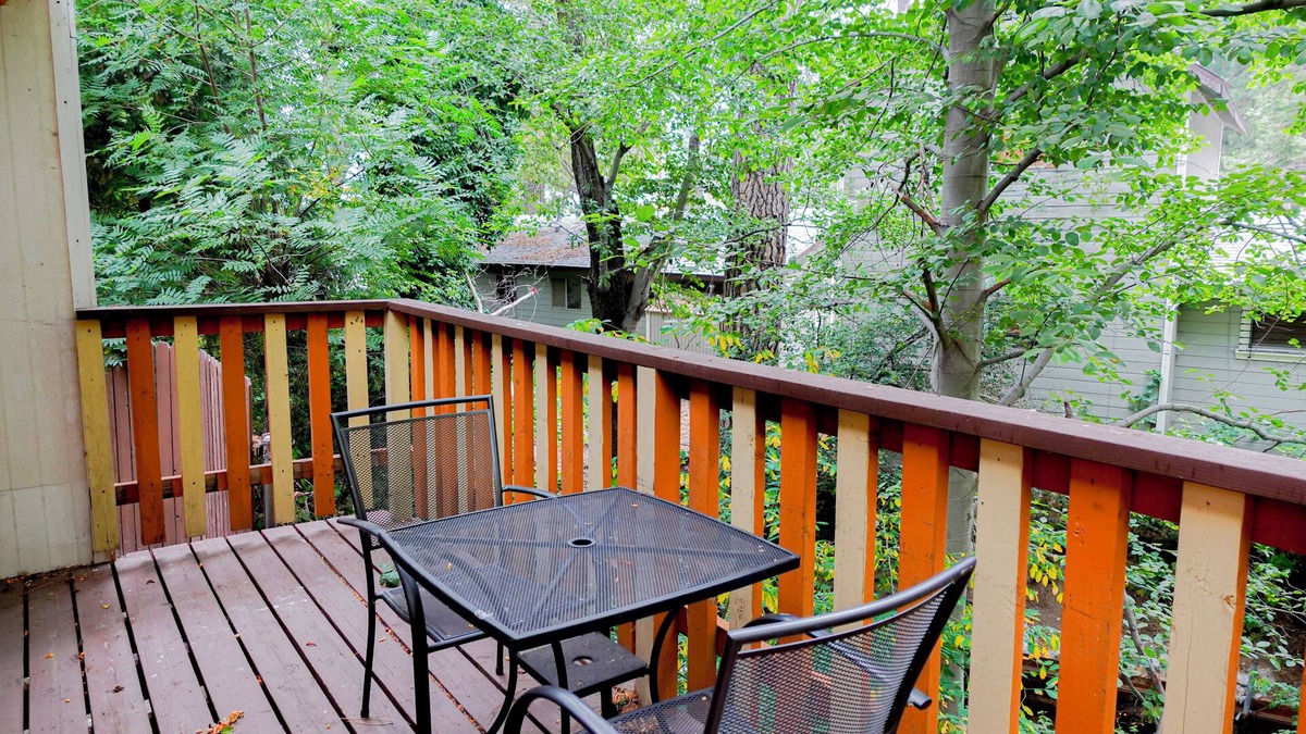Crestline Hotel | Sleepy Hollow Cabins and Hotel