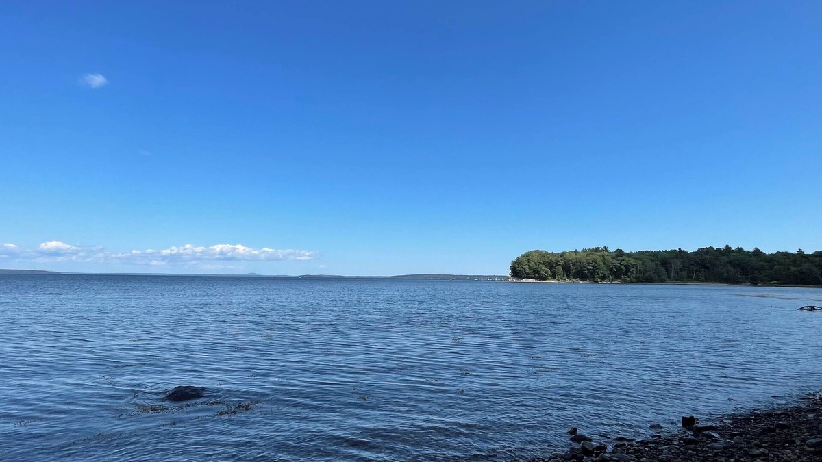 Northport Apartment | Slice of Heaven, steps to the beach