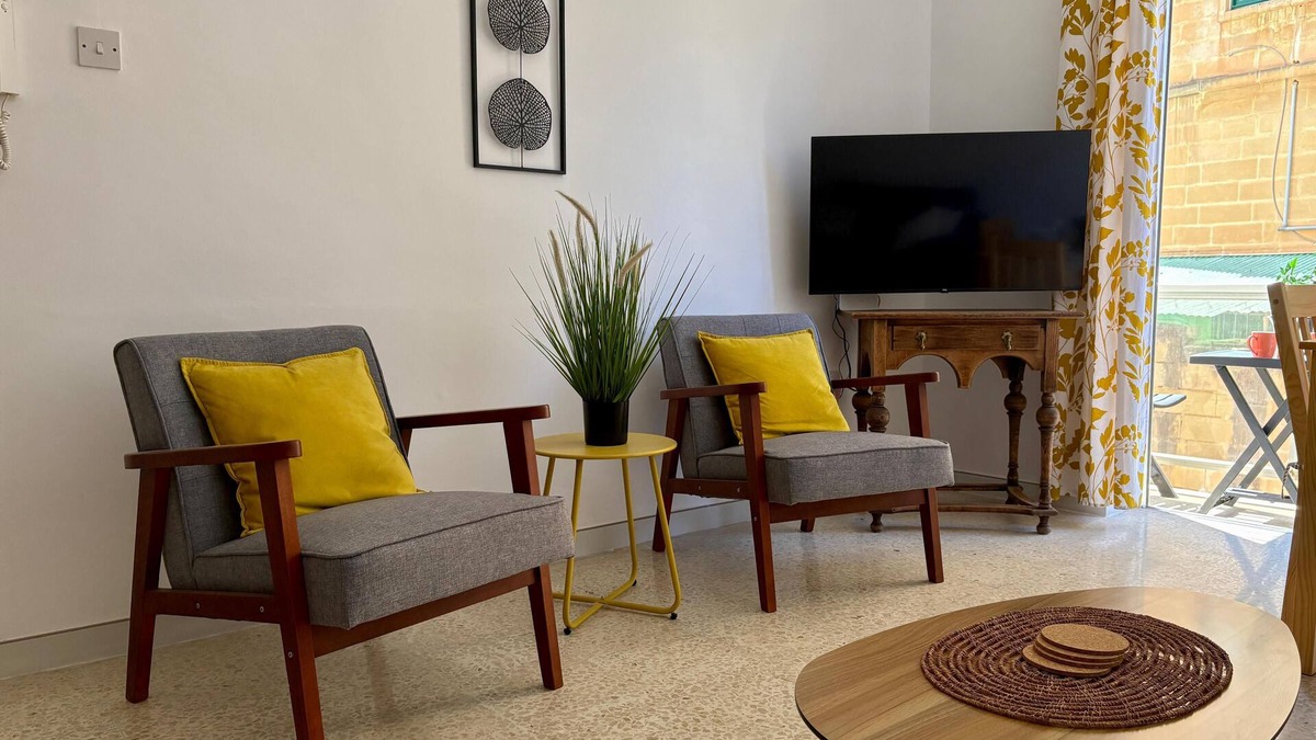 Sliema Apartment | Sliema central and spacious apartment close to the sea and language schools