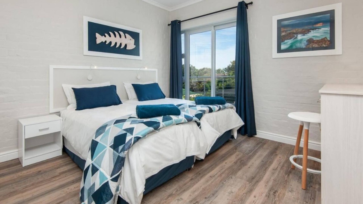 Kleinbaai Other | Slip-A-Way Lodge 5 bed Sleeps 10