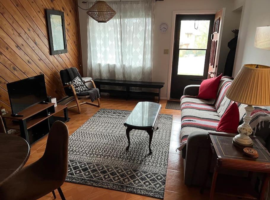 Hunter Apartment | Slopeside Condo with indoor fireplace