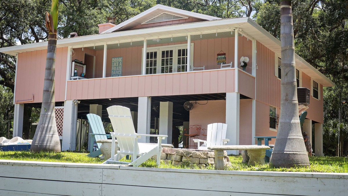 Old Town House | "Slow Tides" - Entire Cottage on the Suwannee River