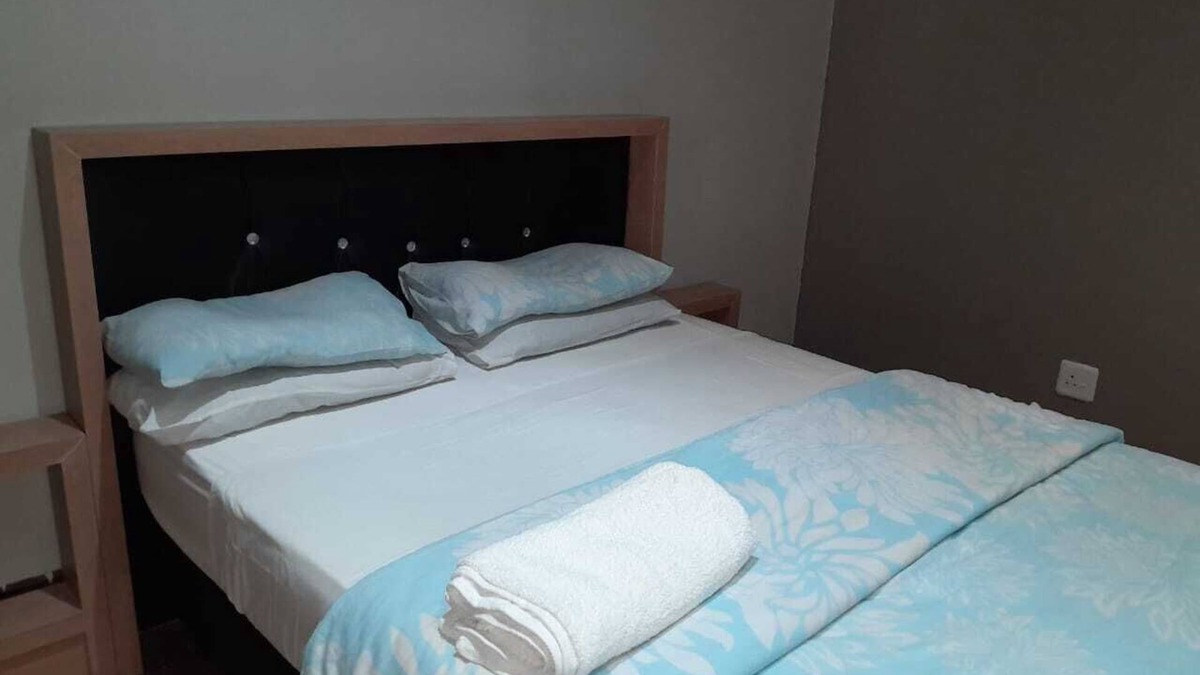 Greater Johannesburg Metropolitan Area House | Slumberlake Guest House Offering Free Wifi and Secure Parking Space + Breakfast.