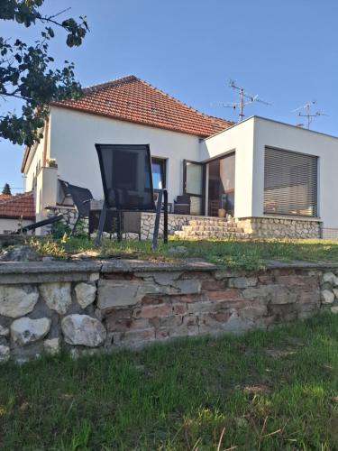 Lednice Villa | Sluneční villa Terezka Lednice ,penzion pro skupiny se snídaní,degustací vín