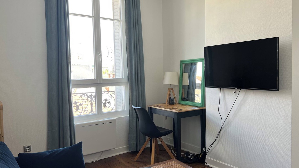 Alfortville Apartment | Small 2-room apartment just outside Paris