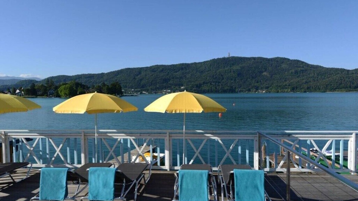 Poertschach am Woerthersee House | Small garden villa Comfortable holiday residence
