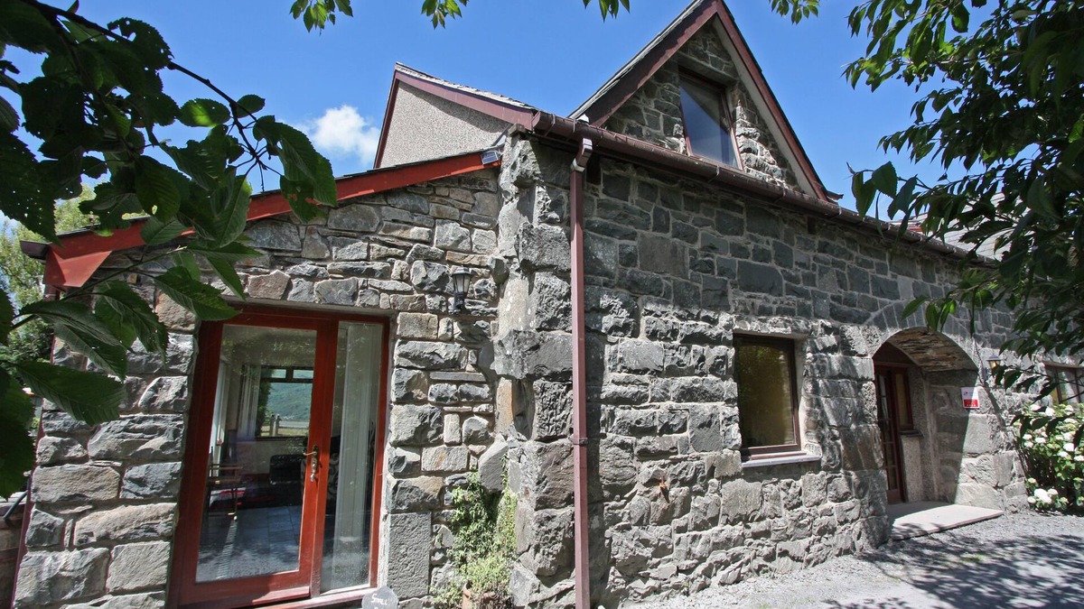 Dolgellau House | Small Barn - Spacious house close to attractions in Snowdonia National Park