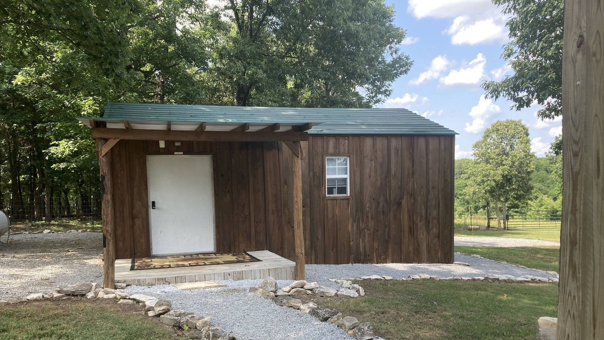 Saffell Cabin | Small cabin, 10-15 minutes from Lake Charles and Raney Brake