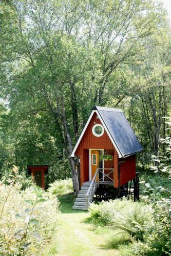 Lilla Edet House | Small Cabin With Outdoor Kitchen By Forest Stream