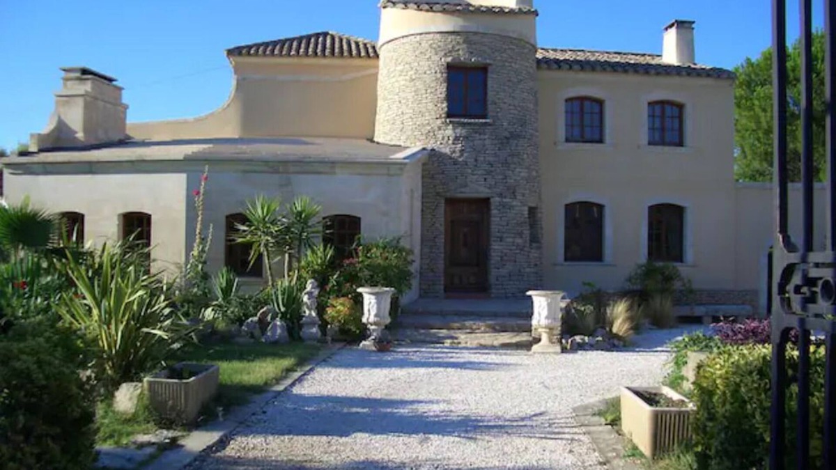 Lunel Villa | Small castle in camargue near the sea