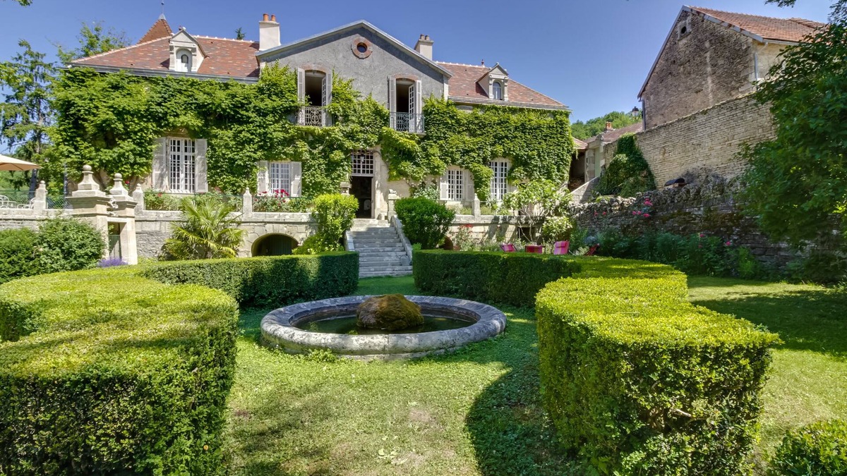 Hauteroche House | Small castle in the heart of Burgundy, swimming pool, panoramic view