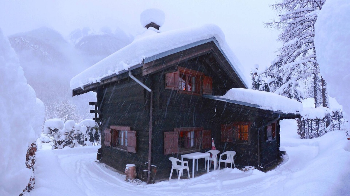 Chamonix City Centre Ski Chalet | Small Chalet (Typically Montagnard) in a quiet location with large garden at Les Bossons